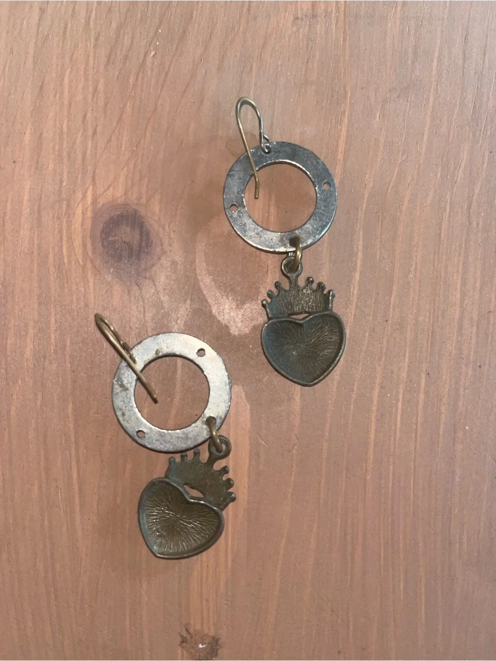 Queen of hearts earrings juicy couture brass copper tone dangle